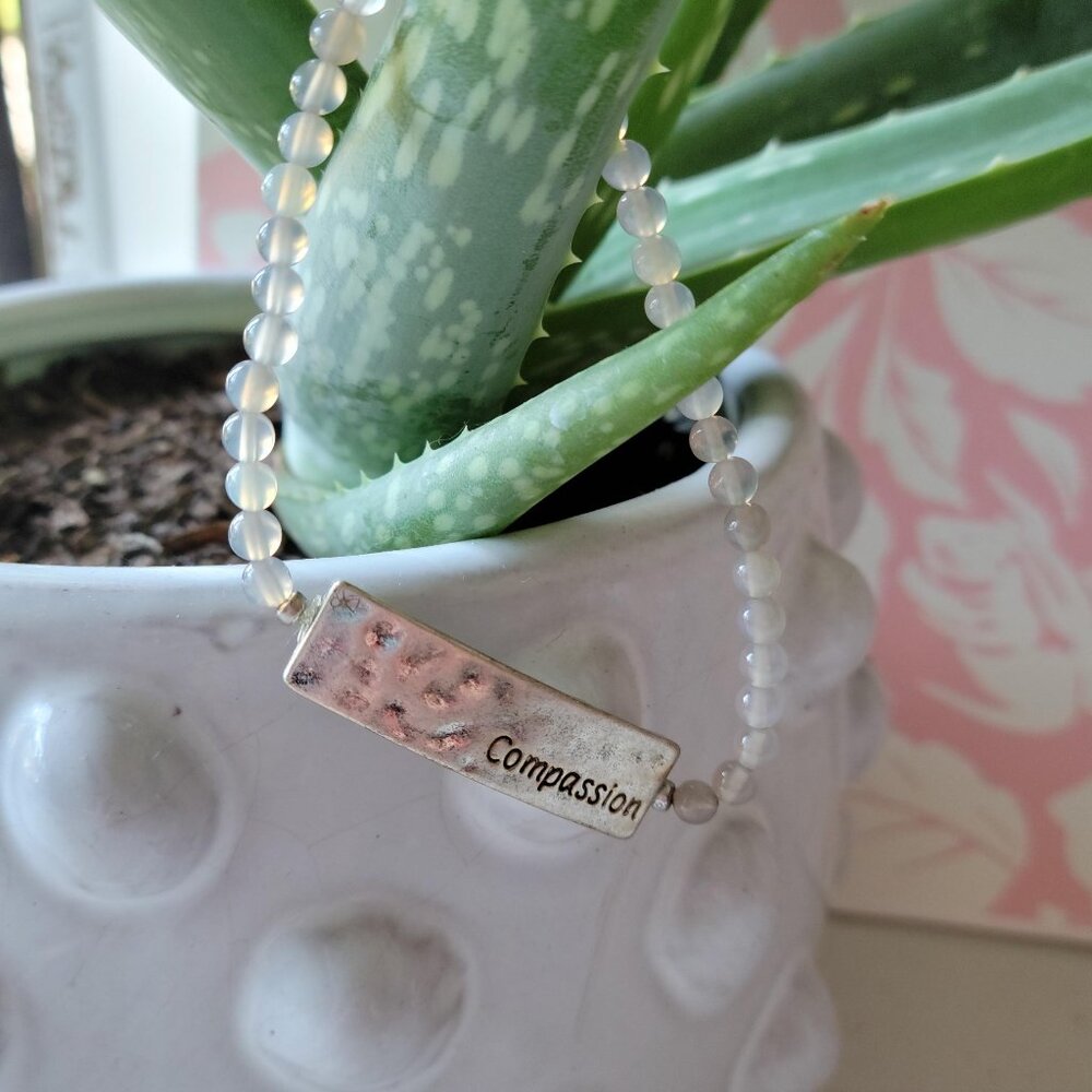 5/$25💎Stretch Bracelet of Quartz and Silver